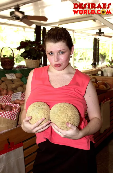 Desirae: Curvy Brunette MILF Flashes Her Big Tits and Spreads Her Pussy in Public – photo 15 of 21