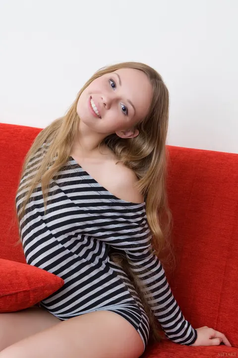 Virginia Sun: Brunette Russian Woman Strips Off Her High Heels and Spreads – photo 2 of 20