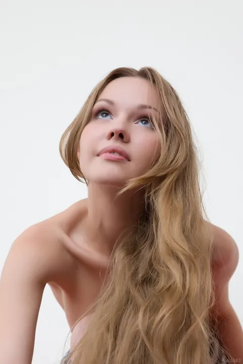 Virginia Sun: Brunette Russian Woman Strips Off Her High Heels and Spreads – photo 10 of 20