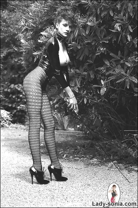 Lady Sonia: Tall Mature Blonde Exposes Her Big Tits Outdoors – photo 14 of 15