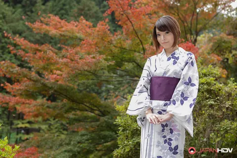Hikaru Kirishima: Japanese Brunette Poses in Traditional Clothing Outdoors – photo 3 of 15