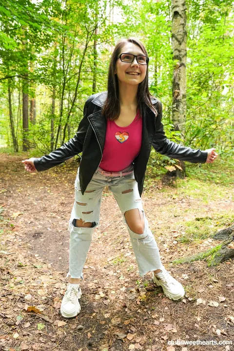 European PAWG in Jeans Sucks BBC Outdoors – photo 3 of 18