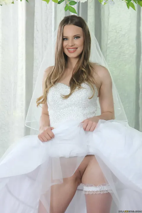 Jillian Janson: Thick Redhead MILF Strips Out of Her Dress and Heels – photo 3 of 20