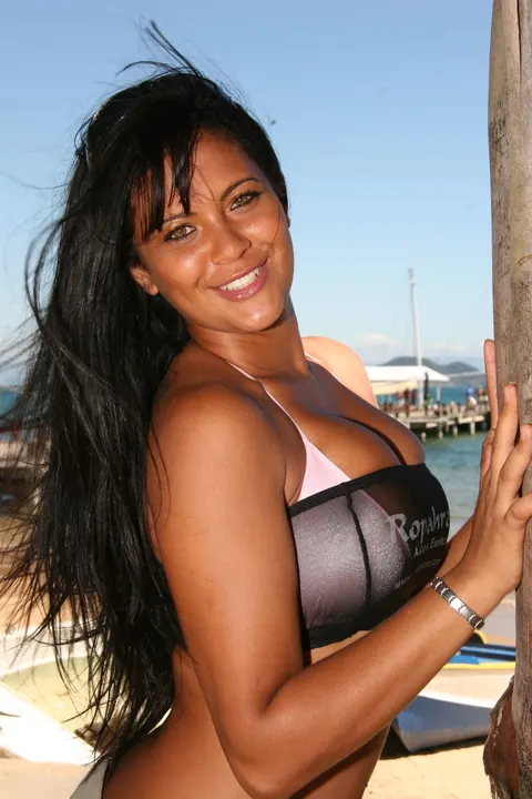 Babalu: Blonde Latina MILF Takes a Facial on the Beach – photo 3 of 16