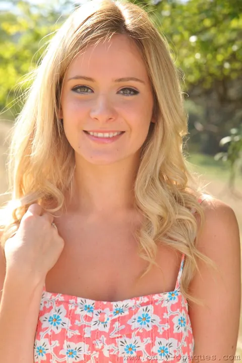 Elle Richie: Slim British Blonde Strips to Stockings and Spreads Outdoors – photo 1 of 21