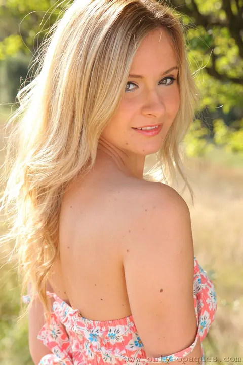 Elle Richie: Slim British Blonde Strips to Stockings and Spreads Outdoors – photo 13 of 21