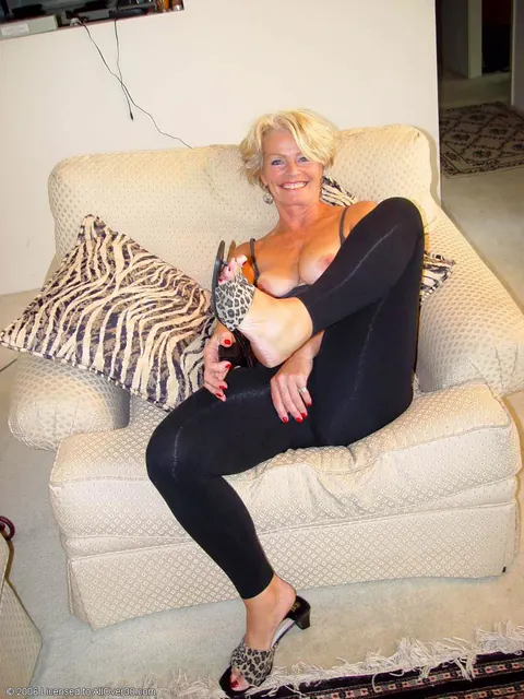 Mature Blonde Undresses to Show Her Hairy Pussy – photo 7 of 20