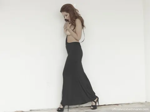 Elizabeth Marxs: Thick Redhead Flashes Her Big Tits in a Skirt and Heels – photo 11 of 15