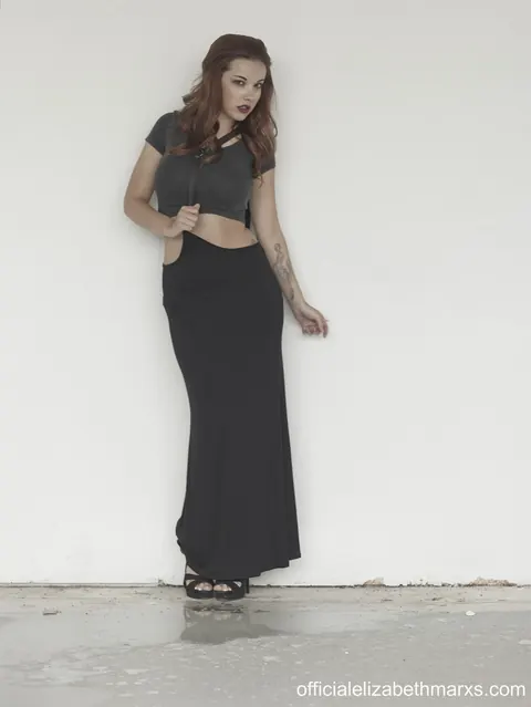 Elizabeth Marxs: Thick Redhead Flashes Her Big Tits in a Skirt and Heels – photo 1 of 15