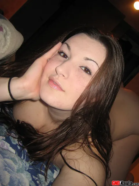 Thick Brunette with Big Tits Poses for Selfies in the Bathroom – photo 12 of 12