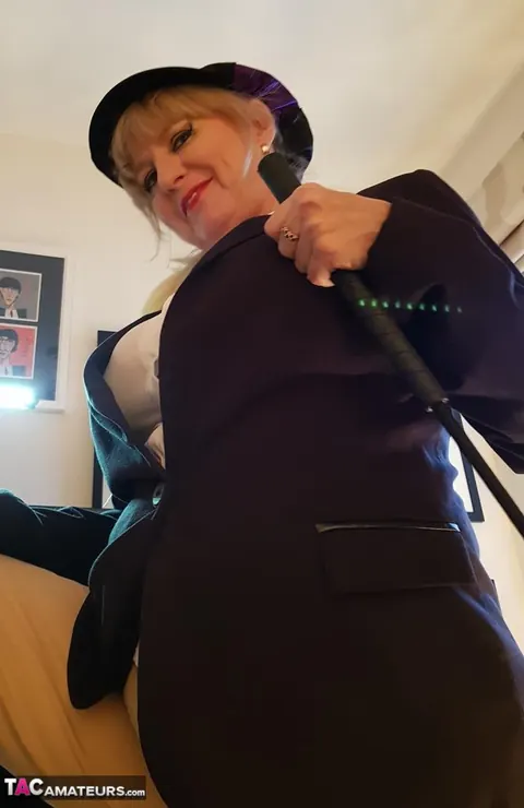 Lorna Blu: British Blonde MILF Spreads Her Pussy in Black Boots – photo 12 of 19