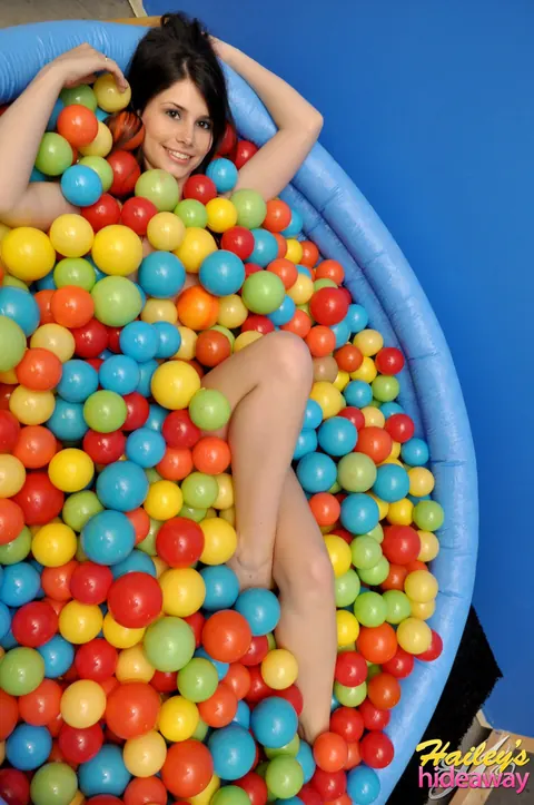 Busty Brunette Spreads Her Legs in a Pool Wearing a Thong – photo 11 of 12