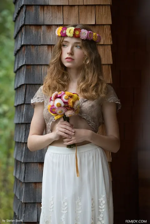 Rinna Ly: Redhead PAWG Poses in a Skirt and Flower Crown Outdoors – photo 1 of 16