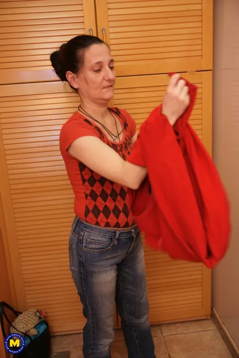 Thick Short-Haired MILF Strips in the Bathroom and Sauna – photo 5 of 21