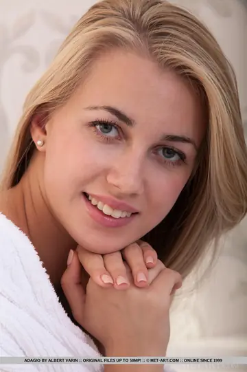 Tall Blonde PAWG Strips Out of Her Robe and Poses
