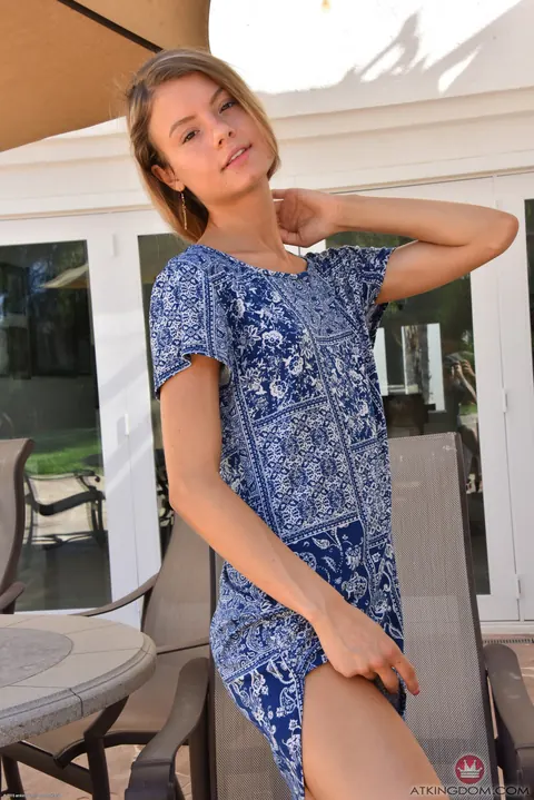 Asuna Fox: Slim Brunette Amateur Undresses and Poses Outdoors – photo 2 of 21