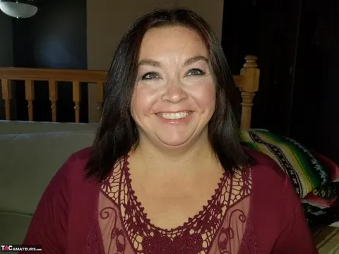 Busty Curvy MILF Shows Her Big Ass in Yoga Pants Before Sex – photo 6 of 20