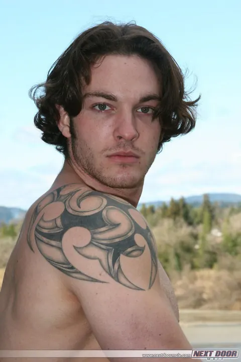 Thick Tattooed Man Shows Off His Muscles and Small Cock – photo 4 of 20
