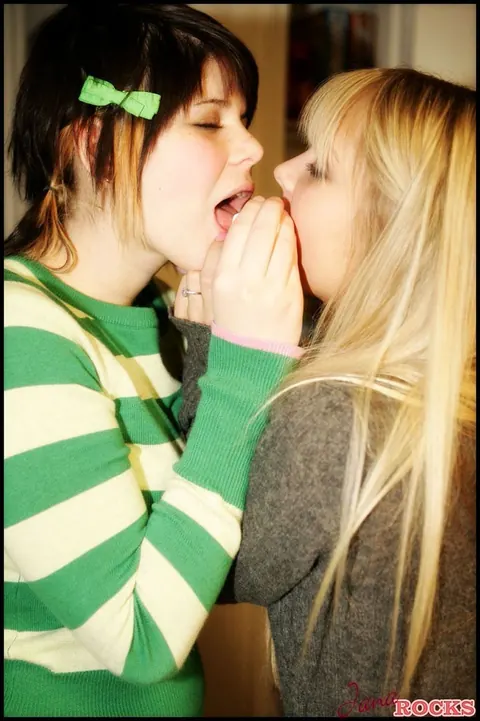 Jana Jordan: Slim Blonde in Jeans and Panties Kisses and Licks Her Partner – photo 8 of 12