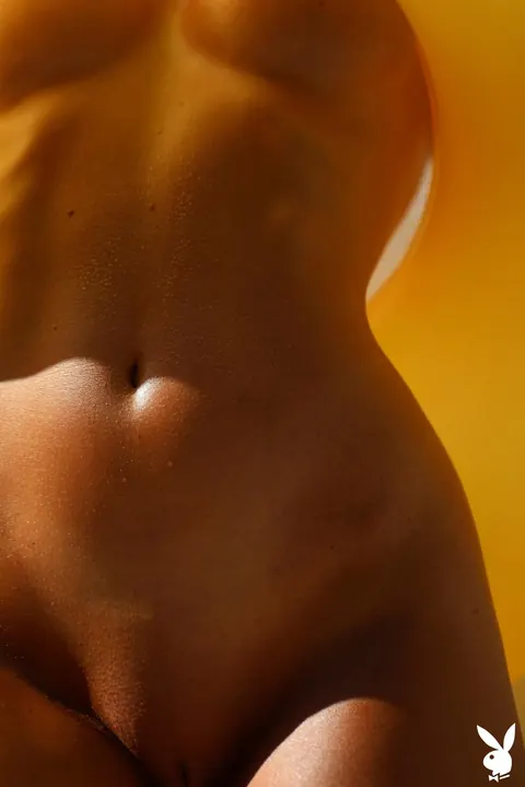 Busty Woman Peels Off Her Top and Shows Her Tits – photo 13 of 17
