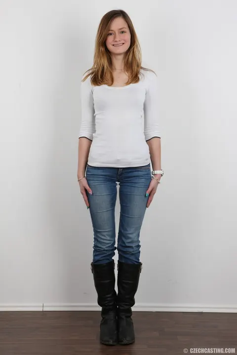 European PAWG Strips Out of Her Jeans and Boots for Audition – photo 2 of 20