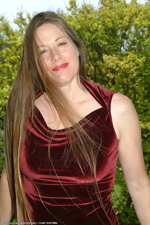 Ginger Nipples: Tall Brunette MILF in a Skirt Spreads Outdoors – photo 2 of 20