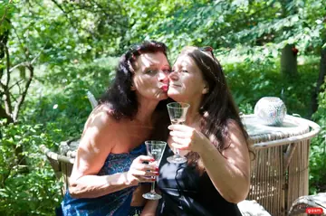 Gusti Tschopp – Two European BBW MILFs Share a Man Outdoors and Take His Load in Their Mouths