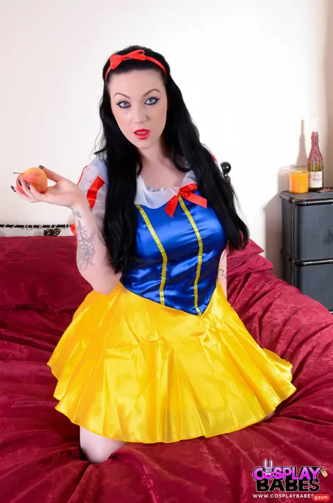 Harmony Reigns: British Brunette Strips Out of Her Snow White Costume – photo 5 of 15