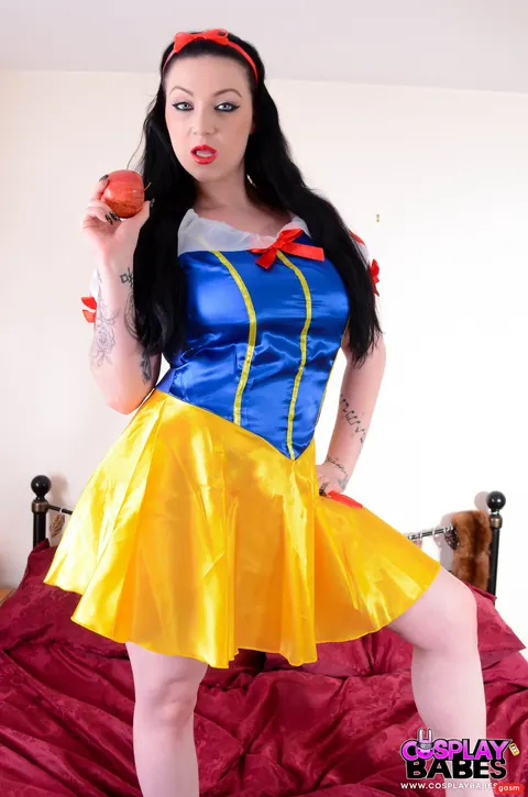 Harmony Reigns: British Brunette Strips Out of Her Snow White Costume – photo 13 of 15