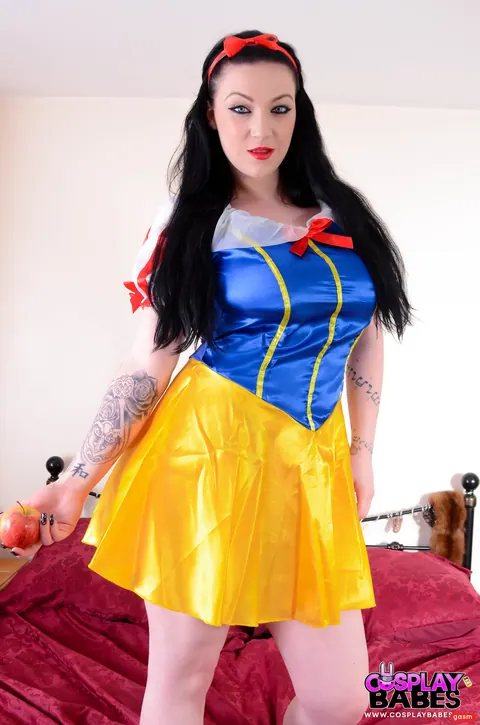 Harmony Reigns: British Brunette Strips Out of Her Snow White Costume – photo 12 of 15