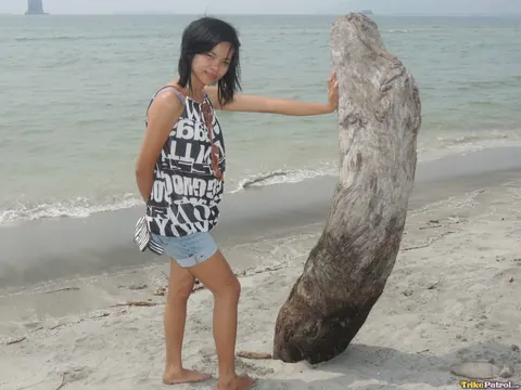 Petite Filipina Auditions Outdoors Spreading Her Pussy – photo 1 of 18