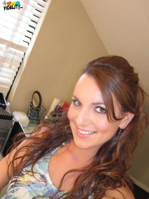 Jenna Rose: Brunette in Heels Flashes Her Tits in an Outdoor Mirror Selfie – photo 17 of 17
