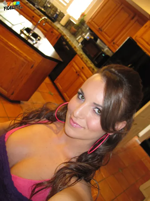 Jenna Rose: Brunette in Heels Flashes Her Tits in an Outdoor Mirror Selfie – photo 12 of 17