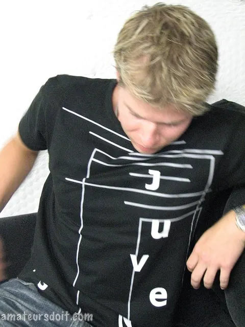 Blonde Guy Strokes Himself on the Sofa – photo 5 of 21