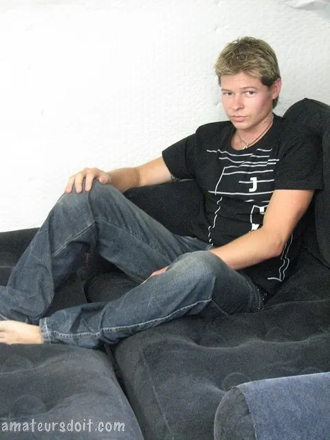 Blonde Guy Strokes Himself on the Sofa – photo 6 of 21