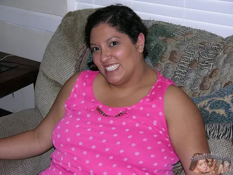 Curvy Latina MILF Strips and Spreads Her Huge Ass – photo 2 of 16