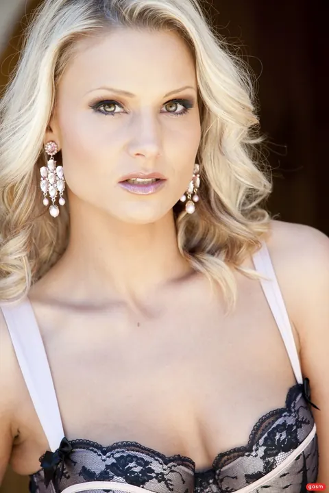 Samantha Jolie: Blonde Czech MILF in Lingerie Takes Double Penetration – photo 1 of 20