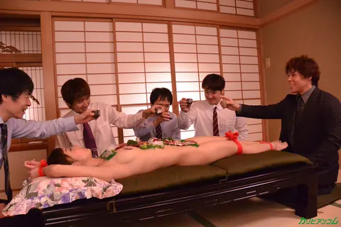 Miu Suzuha: Japanese Brunette Has Group Sex in the Office – photo 6 of 20