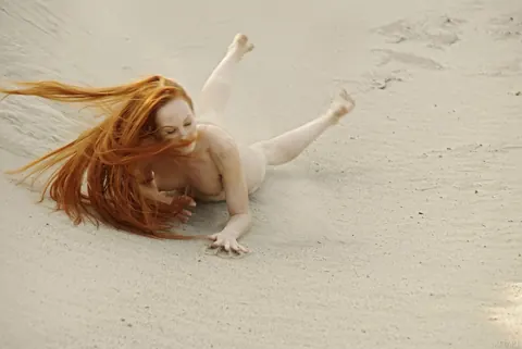 Sally A: Redhead PAWG Arches Back and Shows Her Body on the Beach – photo 13 of 21