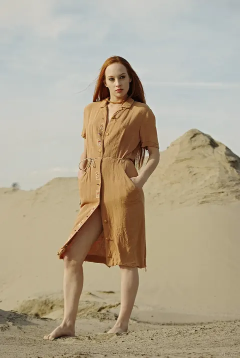 Sally A: Redhead PAWG Arches Back and Shows Her Body on the Beach – photo 1 of 21