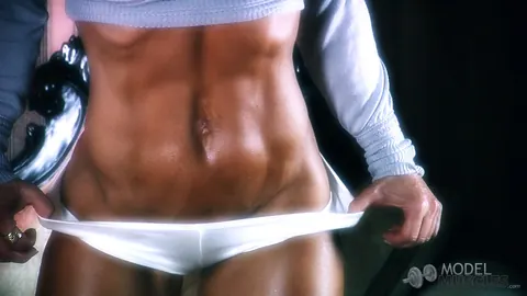 Tanned Female Bodybuilder Flexes Her Muscular Abs and Curves – photo 16 of 21