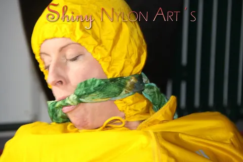 Pale Woman in Stockings Spreads While Restrained – photo 11 of 16