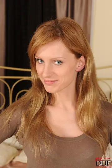 Olga Barz – Slim Russian MILF in Lingerie and Jeans Spreads Her Pink Holes