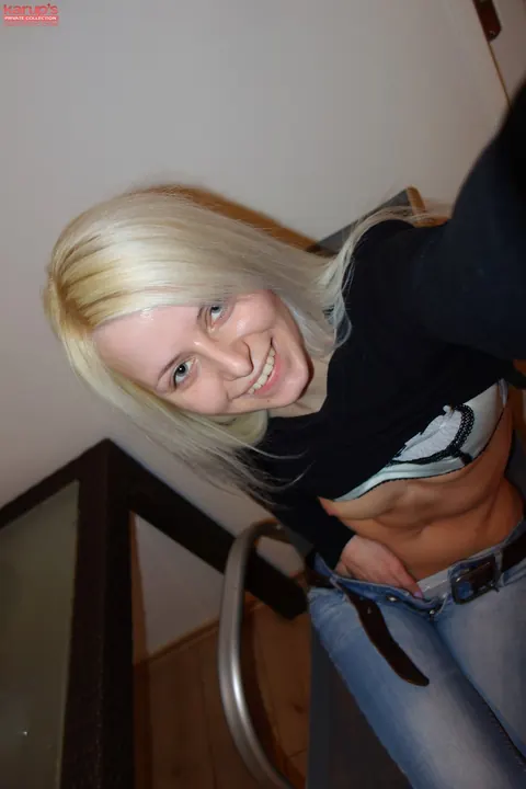 Denisa Peterson: Czech Blonde in Jeans Takes Nude Selfies – photo 5 of 21