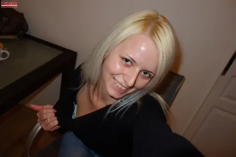 Denisa Peterson: Czech Blonde in Jeans Takes Nude Selfies – photo 2 of 21