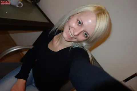 Denisa Peterson: Czech Blonde in Jeans Takes Nude Selfies – photo 1 of 21