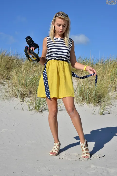 British Blonde PAWG Strips Off Her Skirt Outdoors to Toy Herself – photo 4 of 16