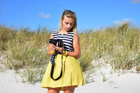 British Blonde PAWG Strips Off Her Skirt Outdoors to Toy Herself – photo 1 of 16