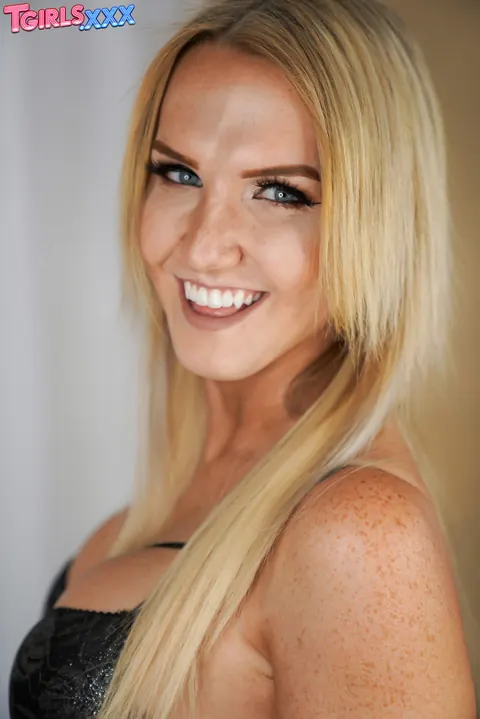 Busty Trans Woman Removes Her Lingerie and Poses Fully Nude – photo 1 of 16