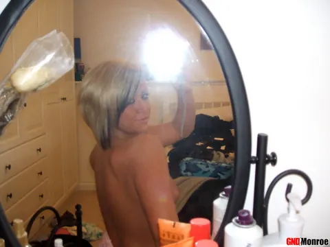 Blonde Strips for Nude Self-Shots in the Bathroom – photo 9 of 12